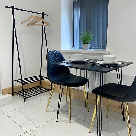 Stylish Studio Apartment In Centre Of Сейнт Клиърс Екстериор снимка