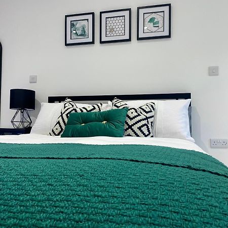 Stylish Studio Apartment In Centre Of Сейнт Клиърс Екстериор снимка