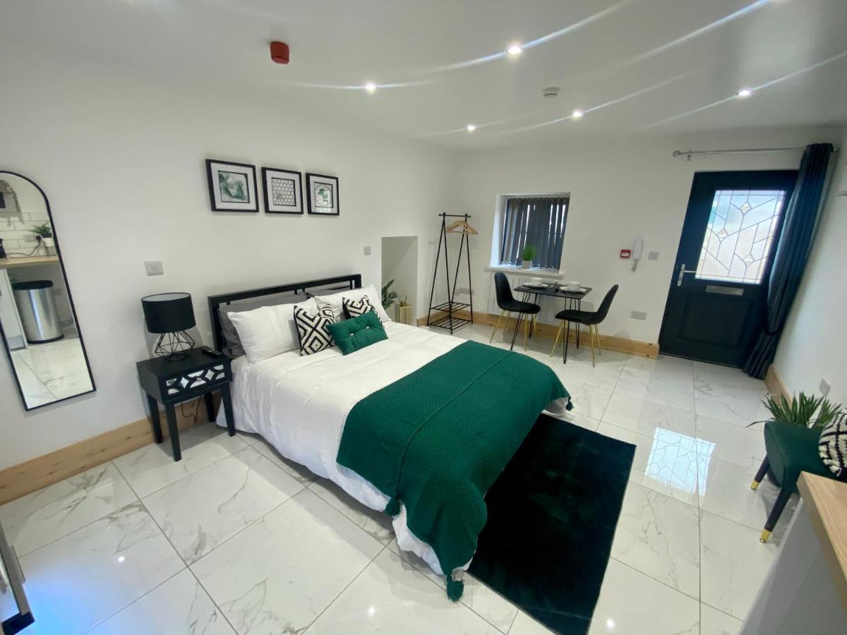 Stylish Studio Apartment In Centre Of Сейнт Клиърс Екстериор снимка