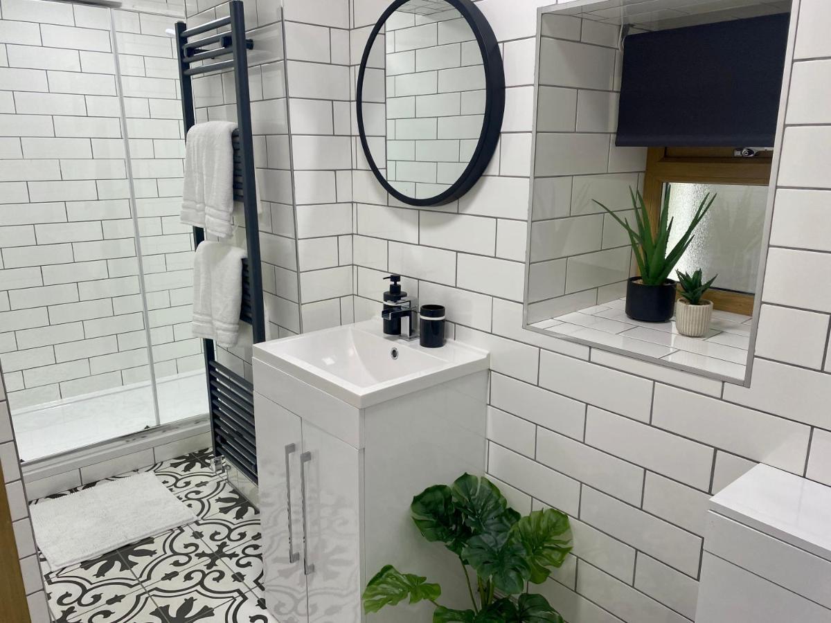 Stylish Studio Apartment In Centre Of Сейнт Клиърс Екстериор снимка