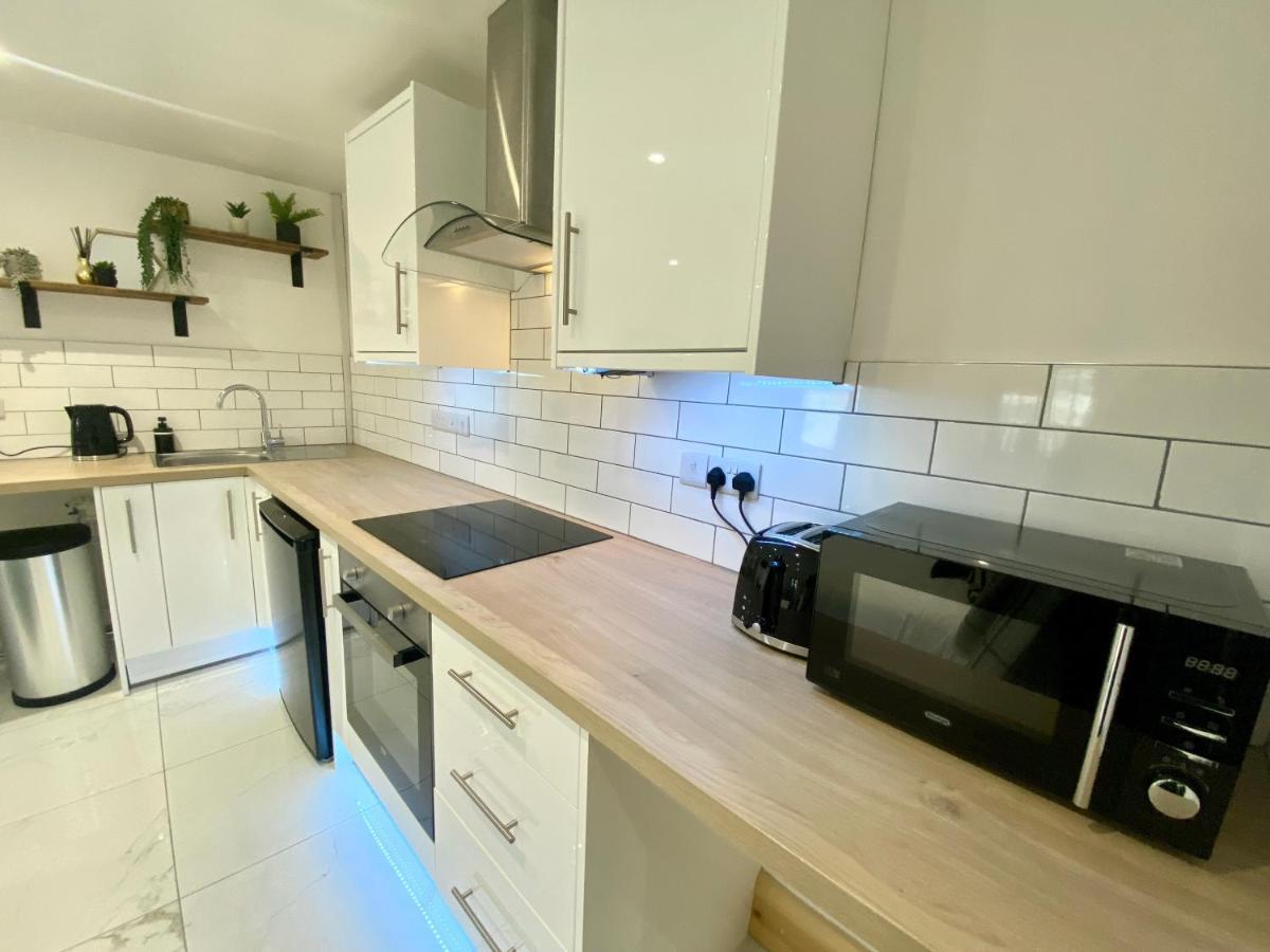 Stylish Studio Apartment In Centre Of Сейнт Клиърс Екстериор снимка