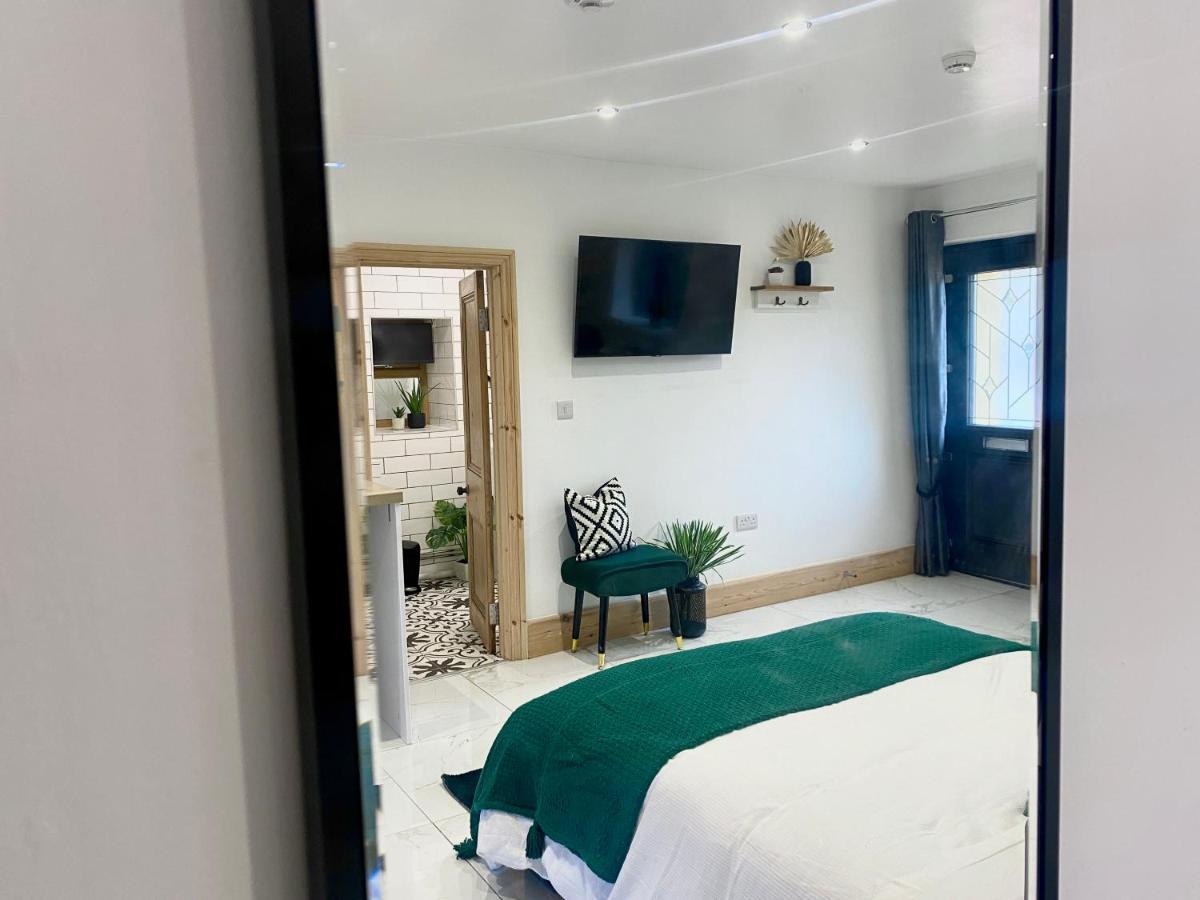 Stylish Studio Apartment In Centre Of Сейнт Клиърс Екстериор снимка